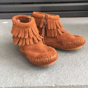 Minnetonka Girl Moccasins